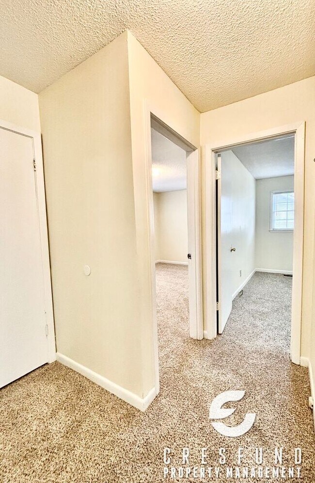 Building Photo - 3 BEDROOM AVAILABLE NOW - Minutes From For...