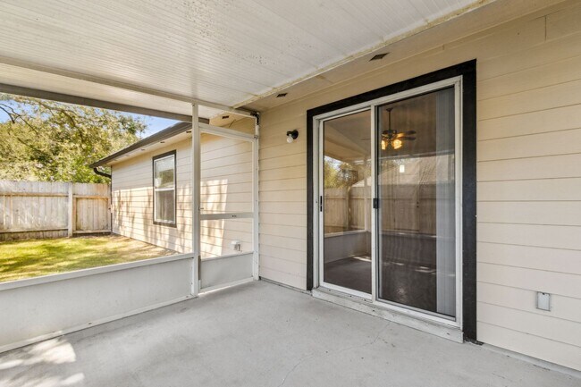 Building Photo - Charming 3BR/2BA Home on Amelia Island – C...