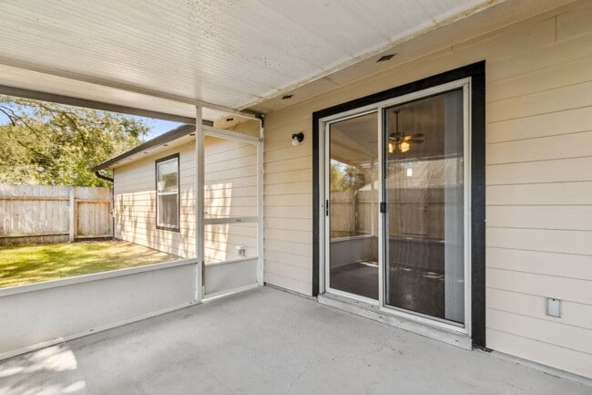 Building Photo - Charming 3BR/2BA Home on Amelia Island – Close to Everything!