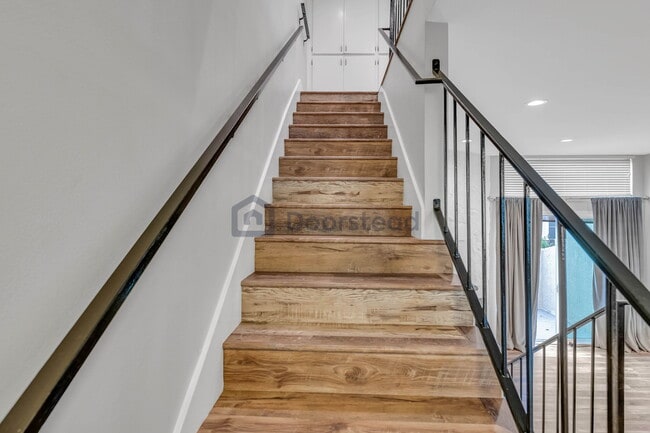 Building Photo - 9950 Topanga Canyon Blvd