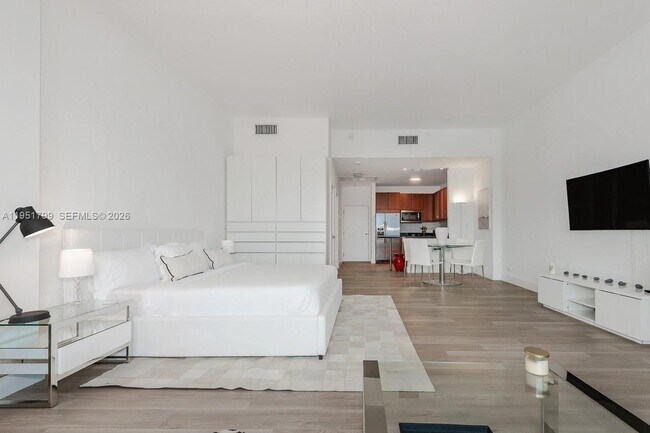 Building Photo - 2301 Collins Ave