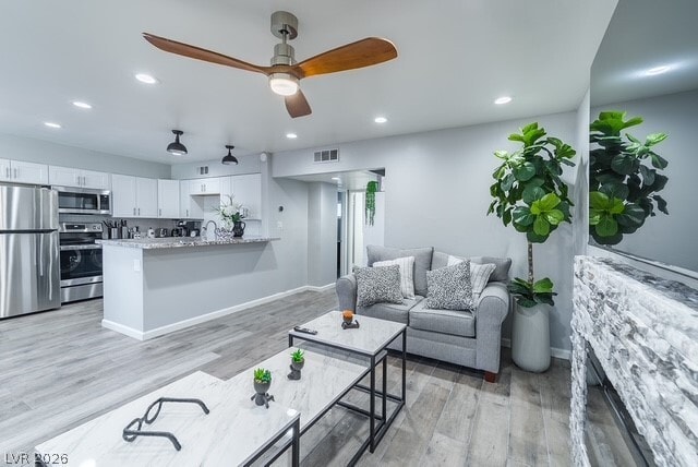 Building Photo - 350 E Desert Inn Rd