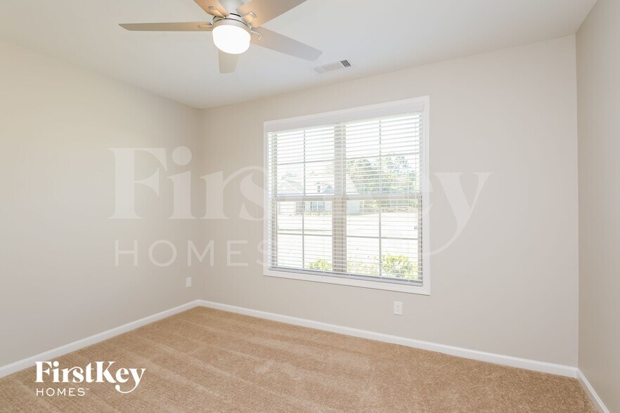 Building Photo - 122 Candler Park Dr