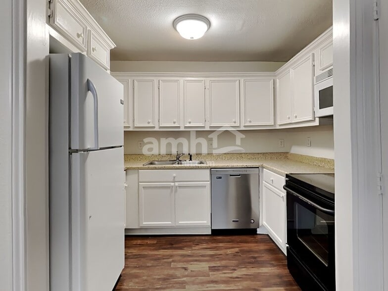 Building Photo - 416 Madison Pl