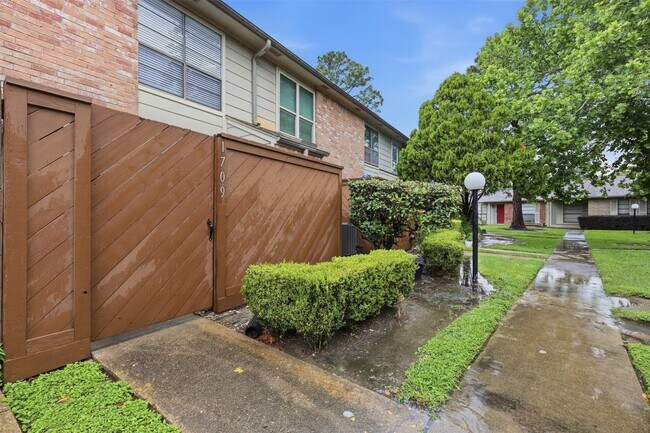 Building Photo - 8801 Hammerly Blvd