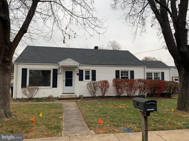 Building Photo - 110 Pershing Ave NW