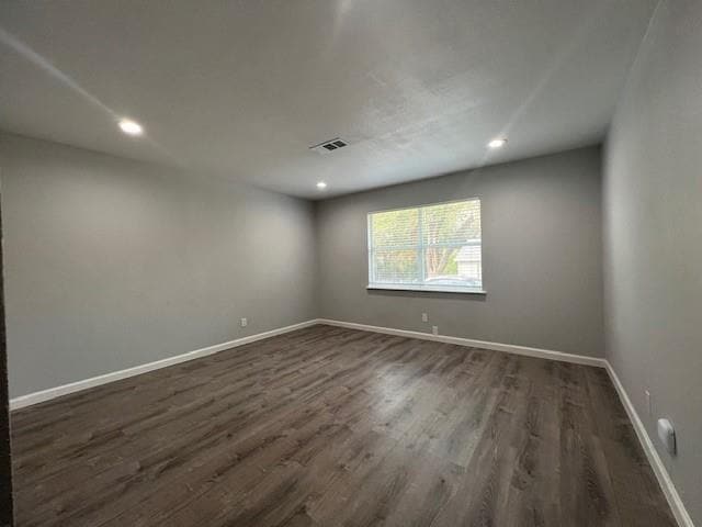 Building Photo - 304 N Oak St