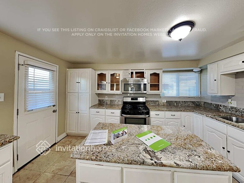 Building Photo - 1638 E 220th St