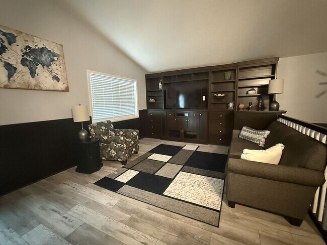 Building Photo - 9165 Golden Pond Ln N