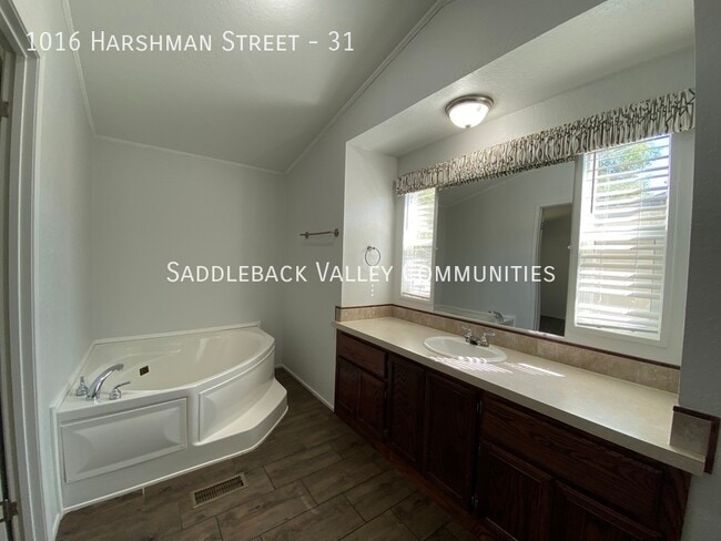 Building Photo - 1016 Harshman St