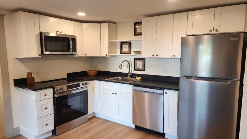 Building Photo - 1704 S Forest Dr