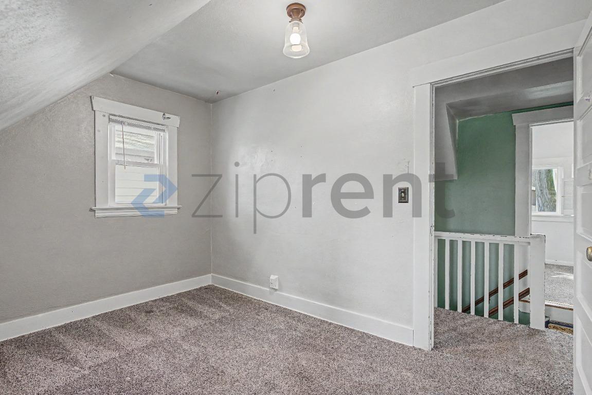 Building Photo - Unit