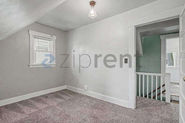 Building Photo - Unit