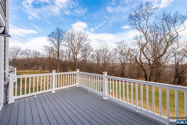 Building Photo - 37 Hillandale Dr