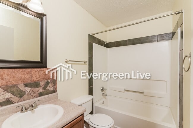 Building Photo - 13918 Villa Camino