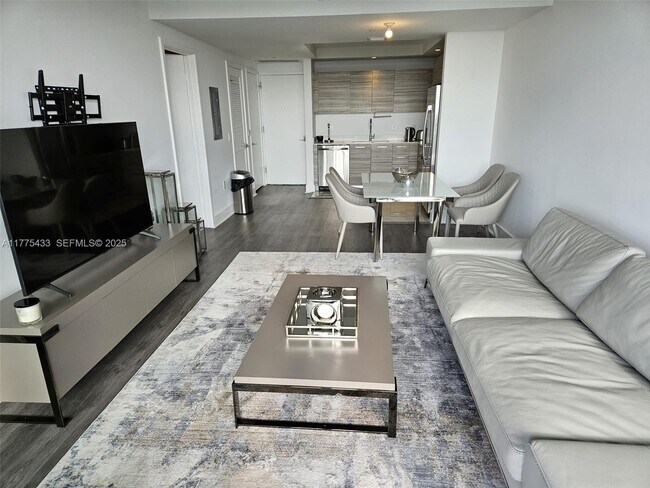 Building Photo - 121 NE 34th St