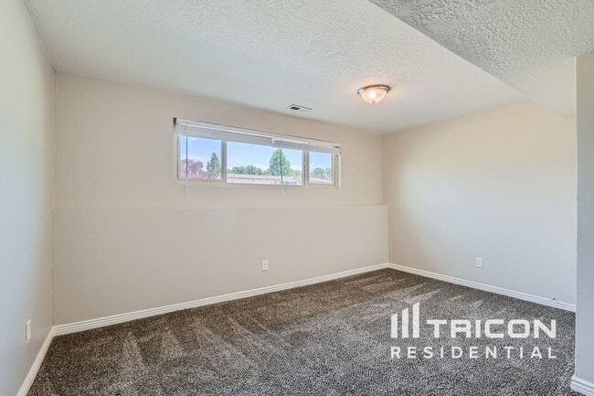 Building Photo - 667 W 2200 N