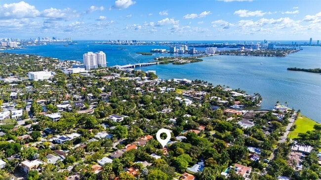 Building Photo - 911 NE 72nd Terrace