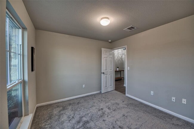 Building Photo - 328 Langely