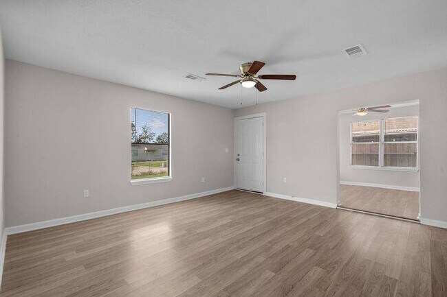 Building Photo - 10118 Norvic St