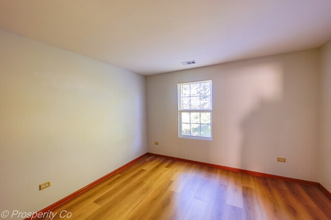 Building Photo - 2500 Oak Tree Ln