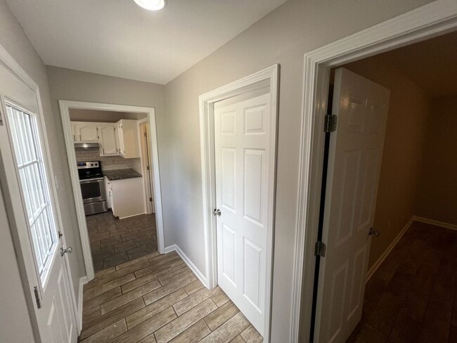 Building Photo - Charming 4-Bedroom Home with Large Backyar...