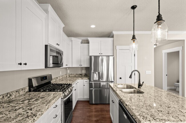 Building Photo - 771 Newfield Dr