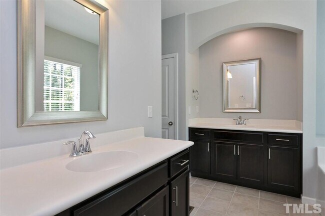 Building Photo - 377 Durants Neck Ln