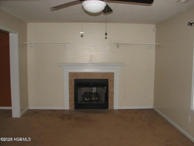 Building Photo - 102 White Stone Ct