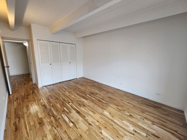 Building Photo - Gorgeous 1 Bed 1 Bath Condo In Fantastic L...