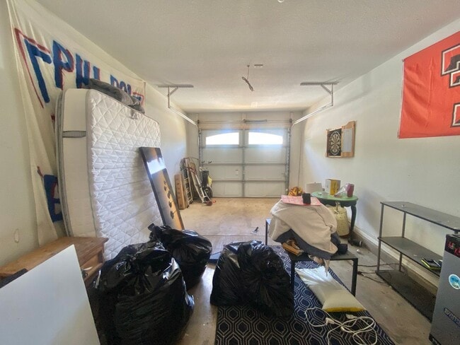 Building Photo - Pre lease option - available around June 12 of 2026