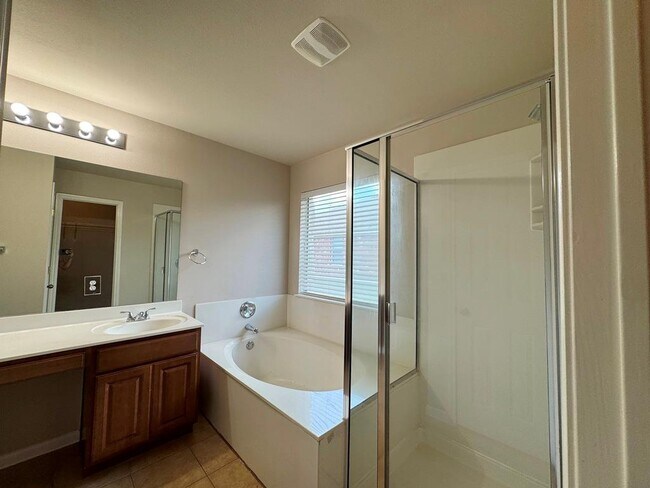 Building Photo - 285 Amber Ash Dr