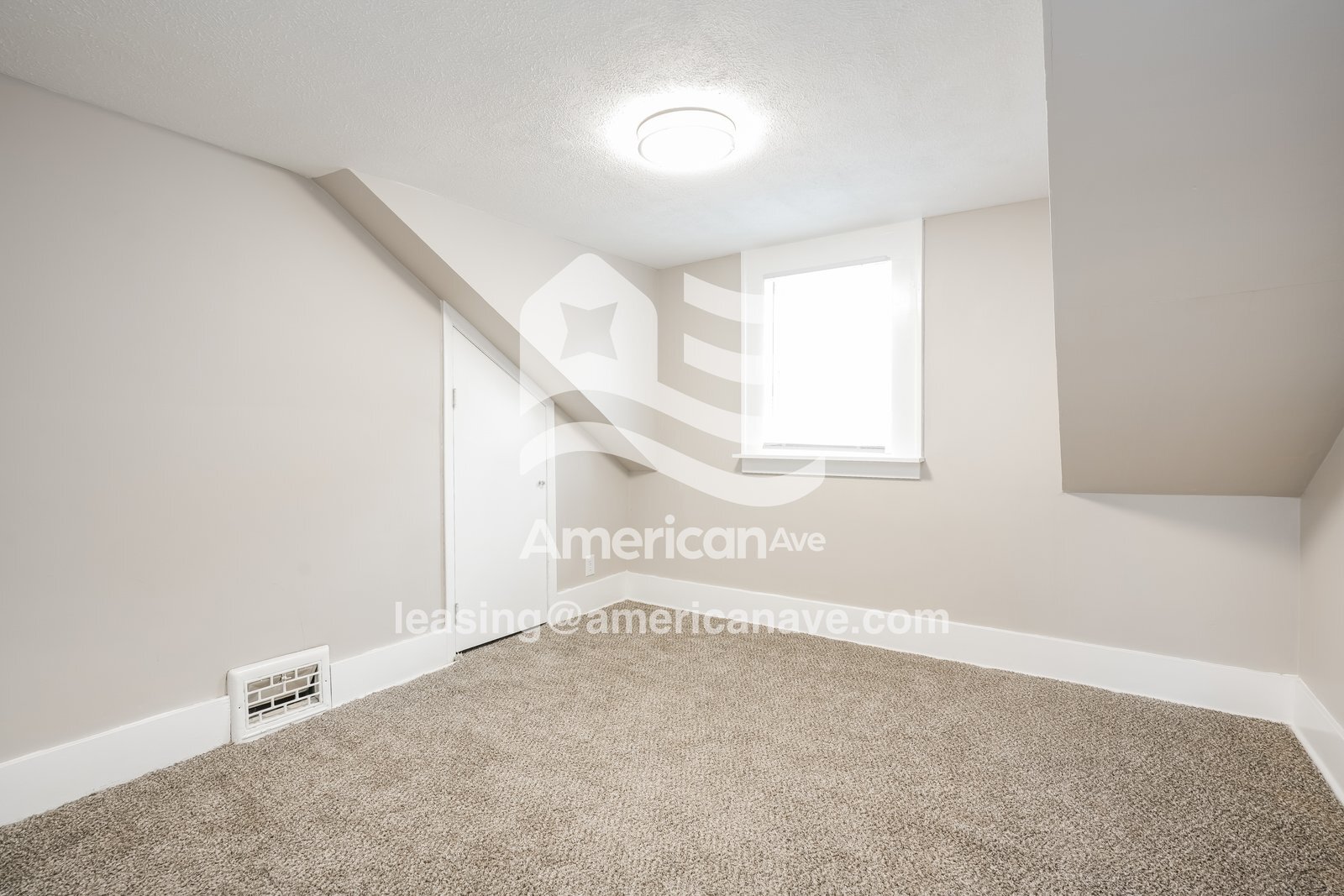 Building Photo - 671 Kilbourn St