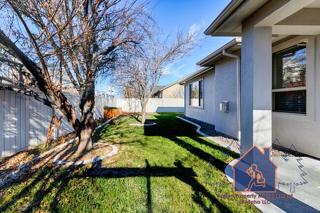 Building Photo - 2539 Bottle Brush Ave