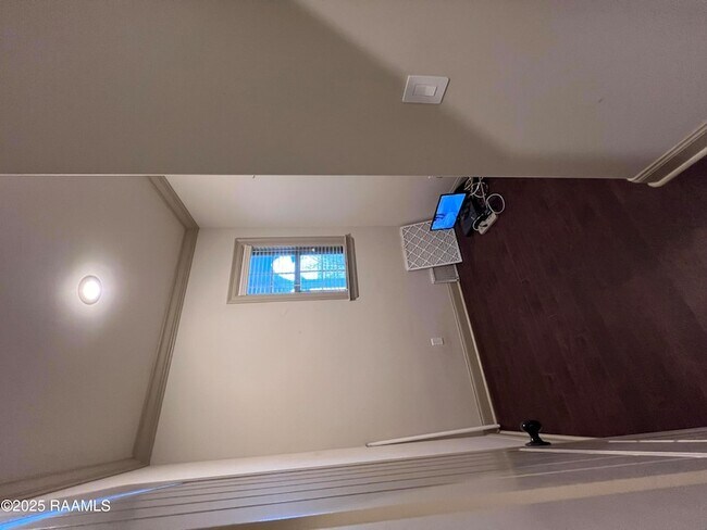 Building Photo - 100 Birchview Dr