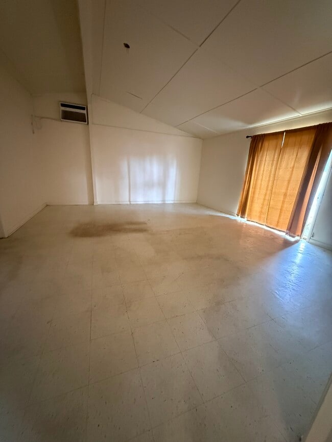 Building Photo - Esposito St