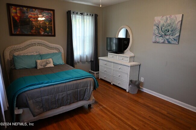 Building Photo - 5054 Pirates Cove Rd