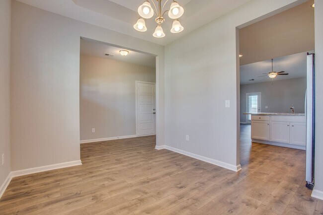 Building Photo - ***ASK ABOUT OUR FREE RENT SPECIAL (with a...