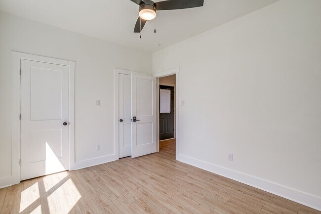Building Photo - 2320 Benbrook Blvd
