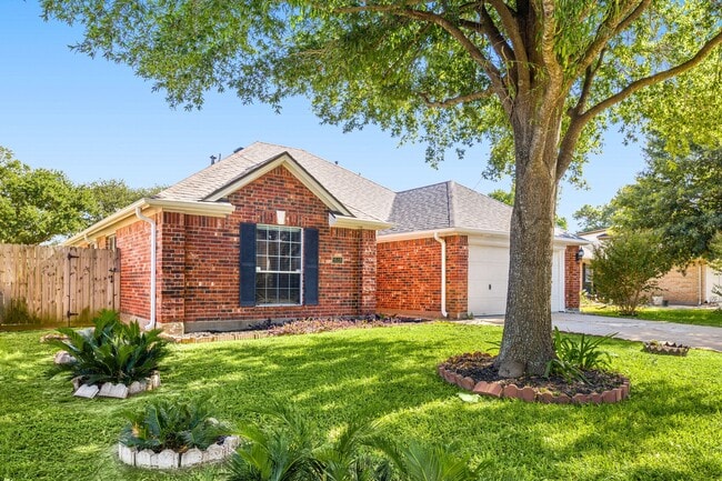 Building Photo - 1518 Bugle Run Dr