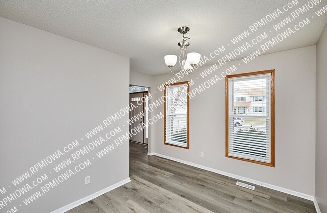 Building Photo - 1913 NW Pleasant St