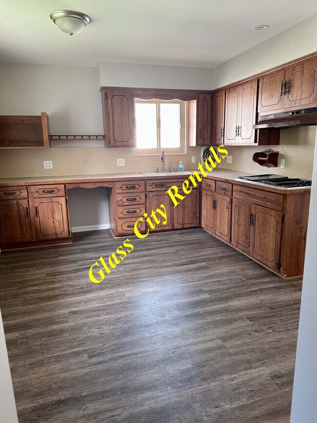 Building Photo - 650 Sandralee Dr