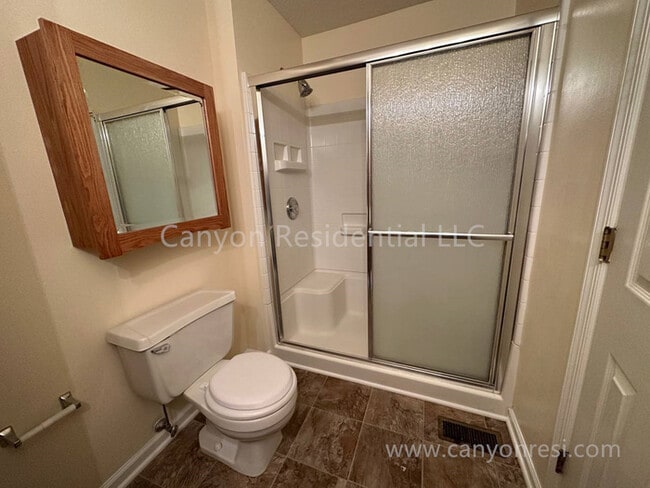 Building Photo - Beautiful 3b, ready to move in!