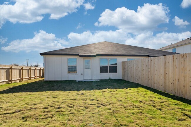 Building Photo - "Charming 3-Bedroom Retreat with Granite Countertops & Guest Suite in Killeen!"