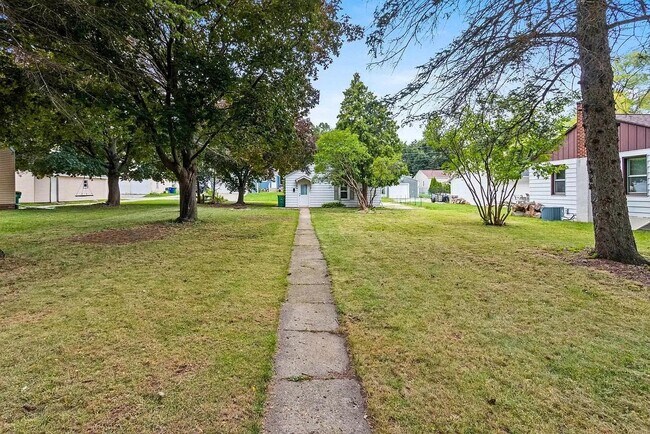 Building Photo - 1212 S Oakland Ave