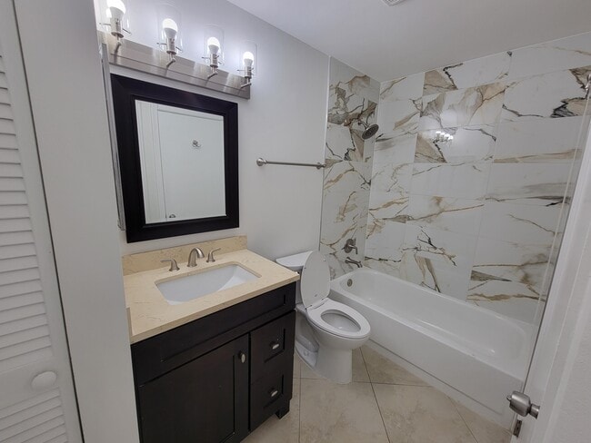 Building Photo - 4208 Glenmoor Dr