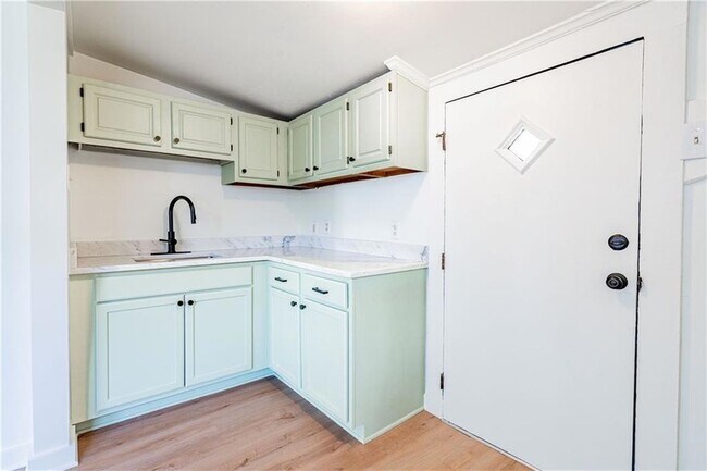 Building Photo - 805 Ave A