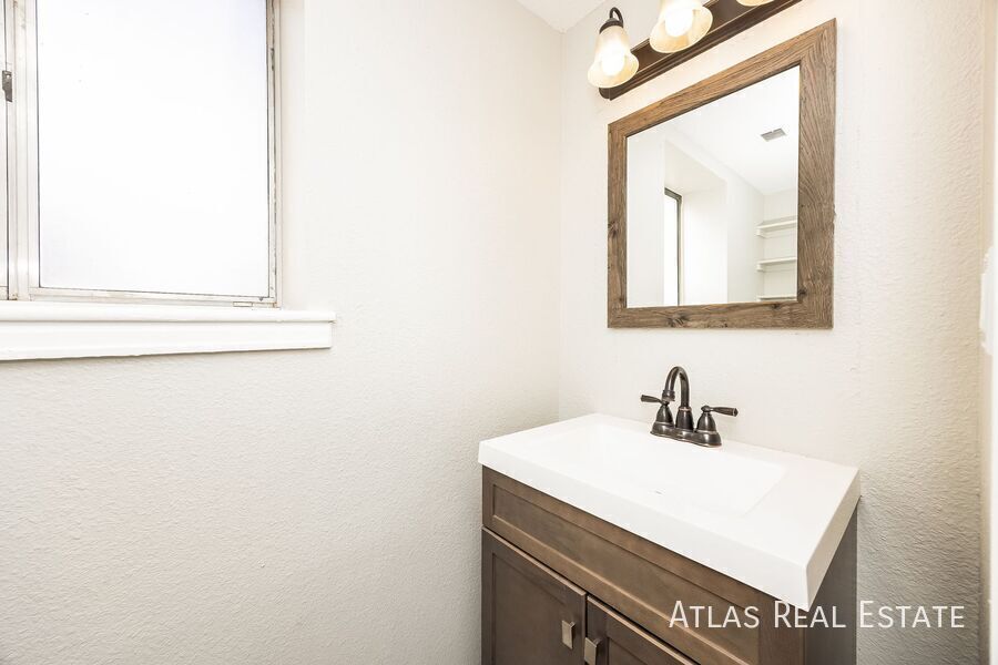 Building Photo - 4811 Bailey Pl