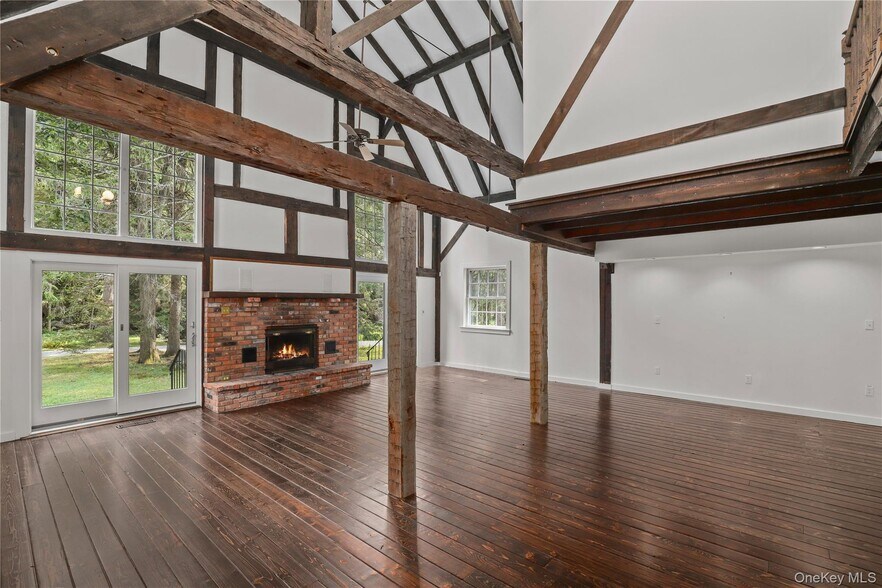 Building Photo - 142 E Middle Patent Rd