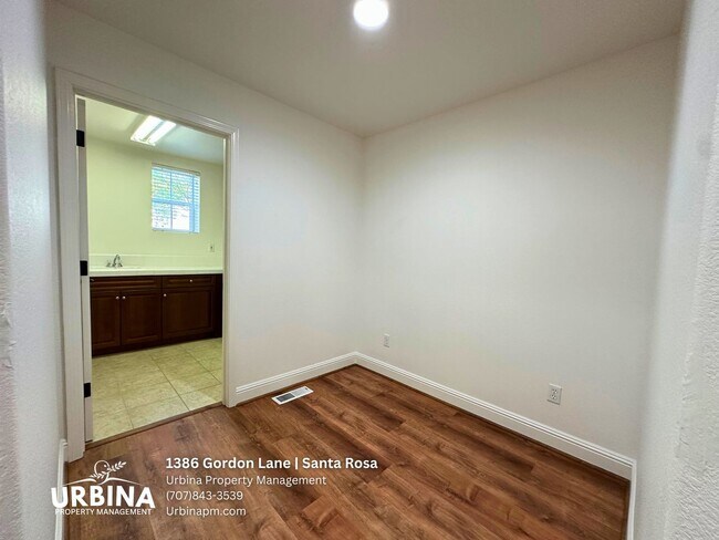 Building Photo - 1386 Gordon Ln